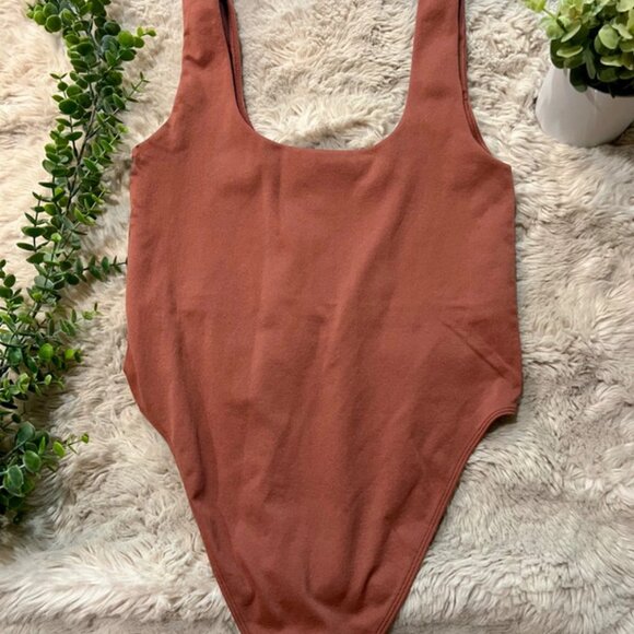 A New Day Rust Scoop Neck Bodysuit – Size M - Picture 3 of 3